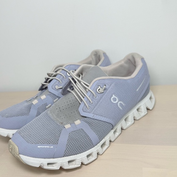On cloud size 8 - Picture 1 of 8